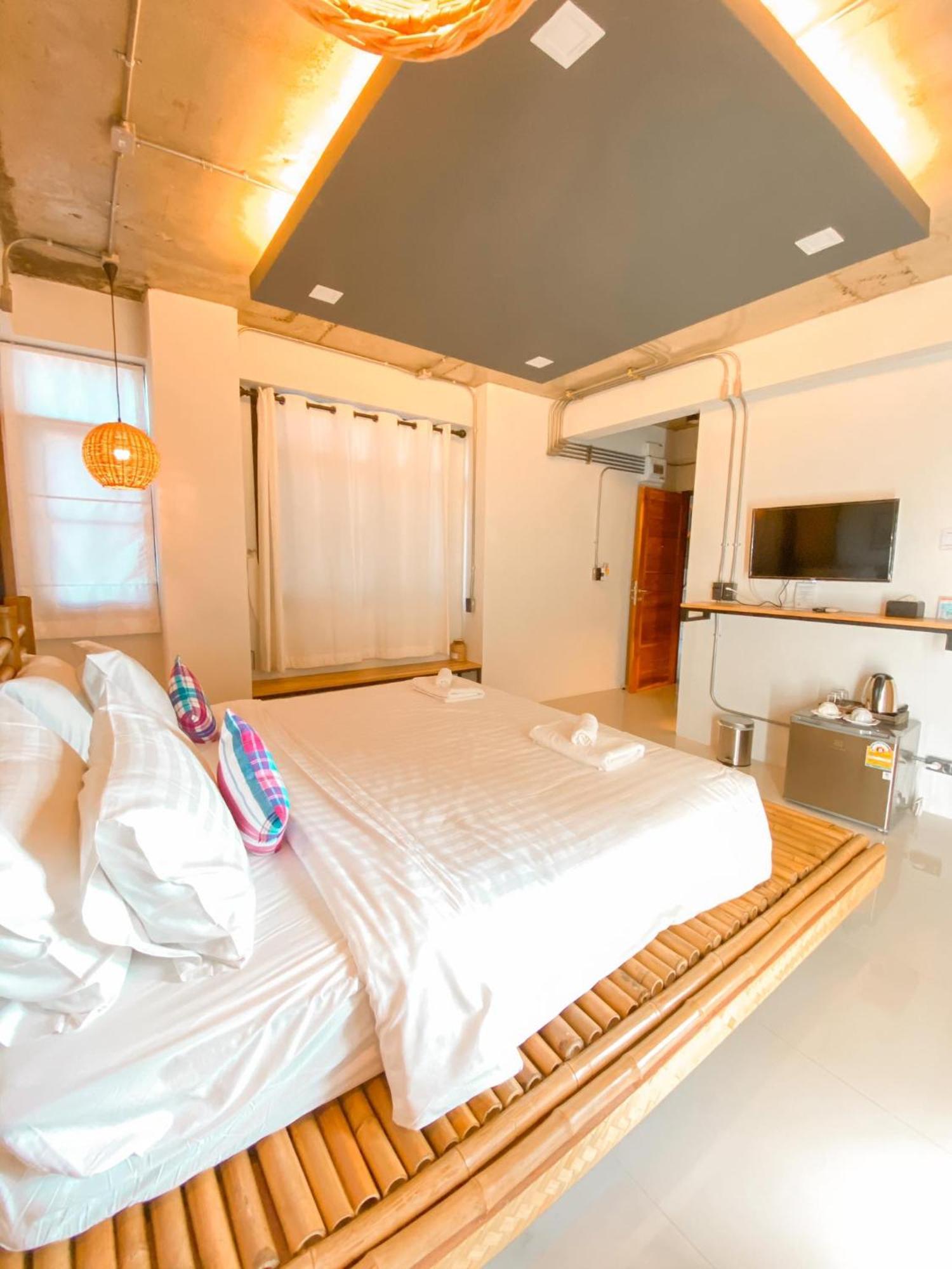 Luck Esan Loft Hotel Ubon Ratchathani Exterior photo